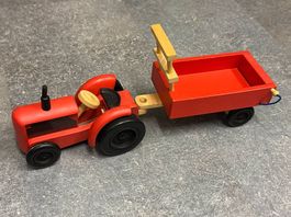 Holztraktor mit Anhänger