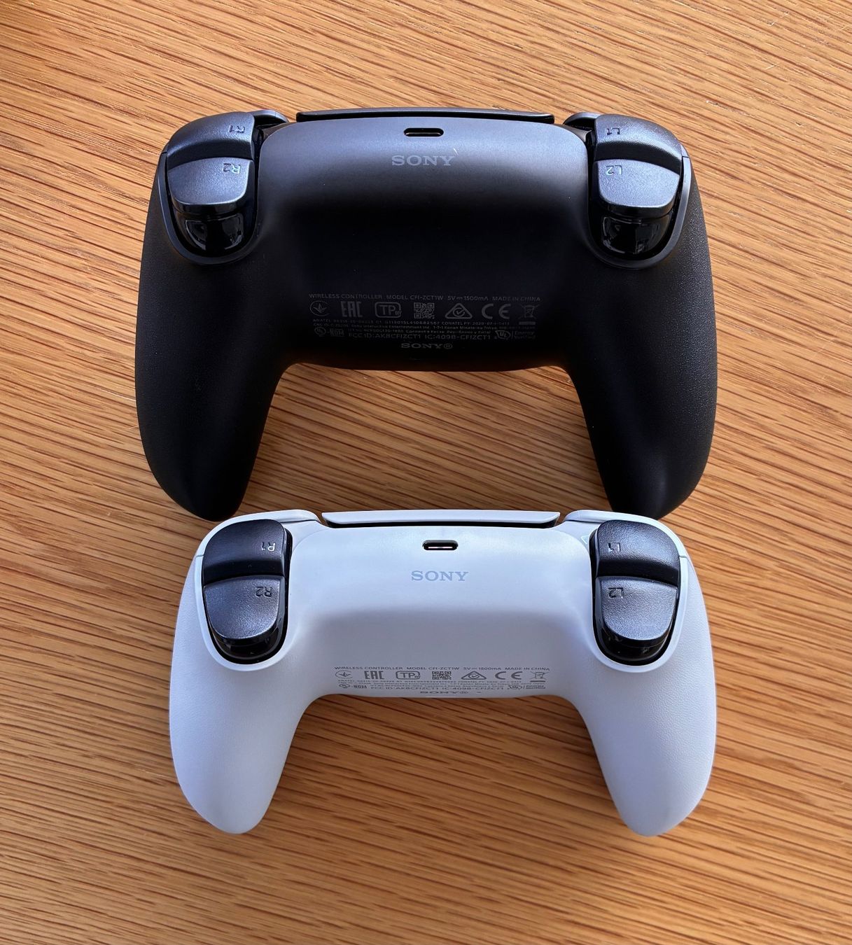 Sony Console: Sony PlayStation 5 Disc Edition mit 2x DualSense Controller – Usato da Cham venduto da MaxBra 5