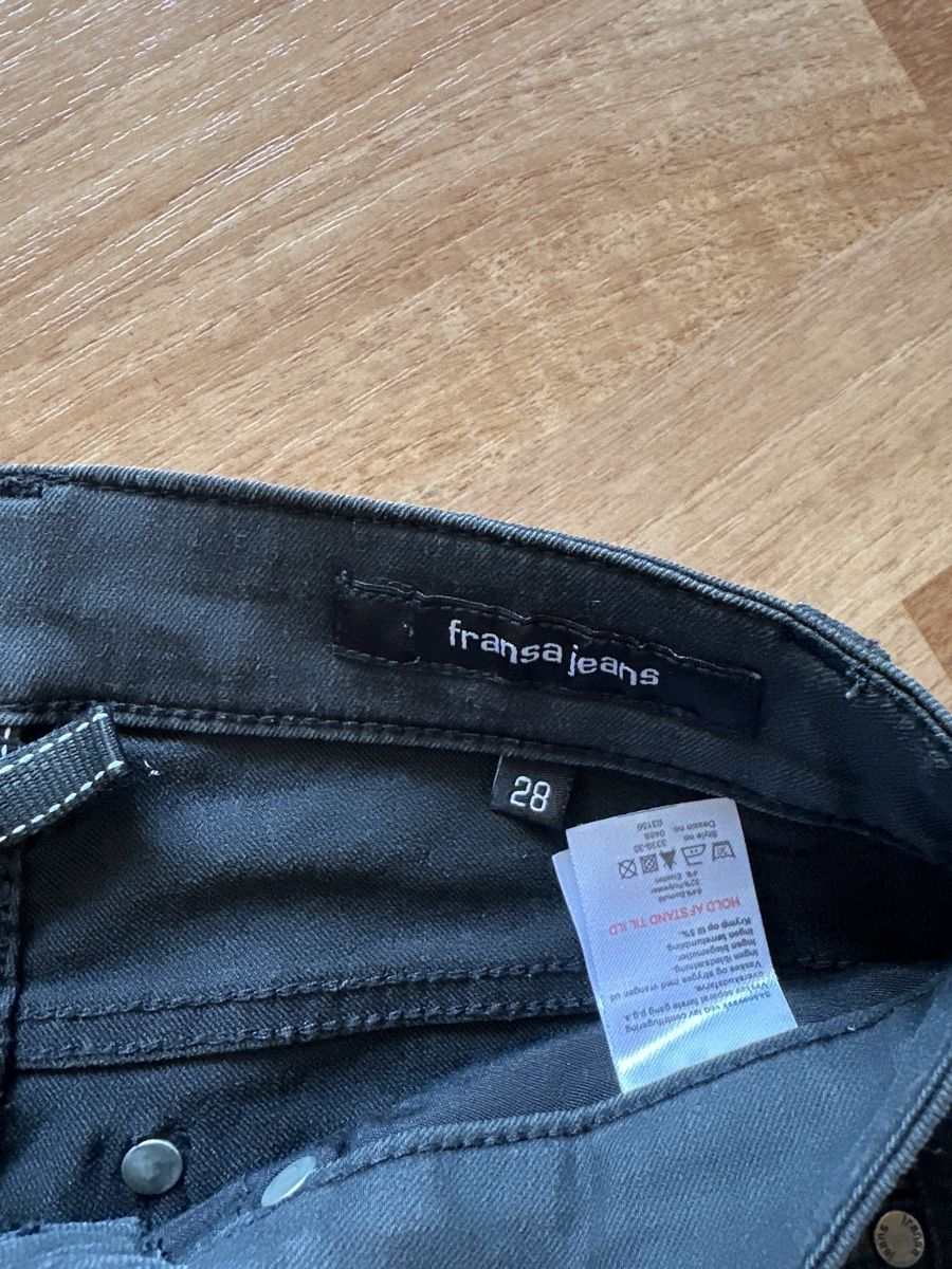 Pantaloni: Fransa Jeans Gr. 28 einf. Bundweite ca. 35 cm – Usato da St. Gallen venduto da mai_zpt7 1
