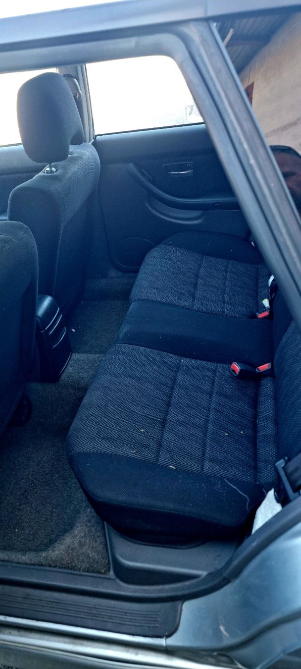 Subaru Automobili: Subaru Legacy 2.0 4WD – Difettoso da Rüegsauschachen venduto da new_h88y 2