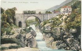 Ponte Brolla col treno sul ponte