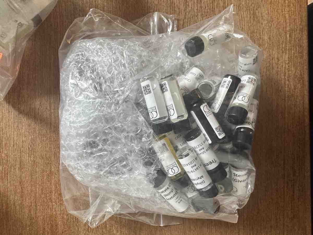 Parfums & Eau de Toilette: Parfum Rohstoffe Perfumer's Apprentice gebraucht 4ml – D'occasion à Zürich par han_djc6