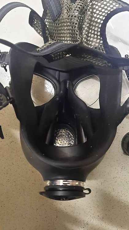 ABC Schutzmaske mit Atemschutz mit Trinkflasche (Gebraucht) in ...