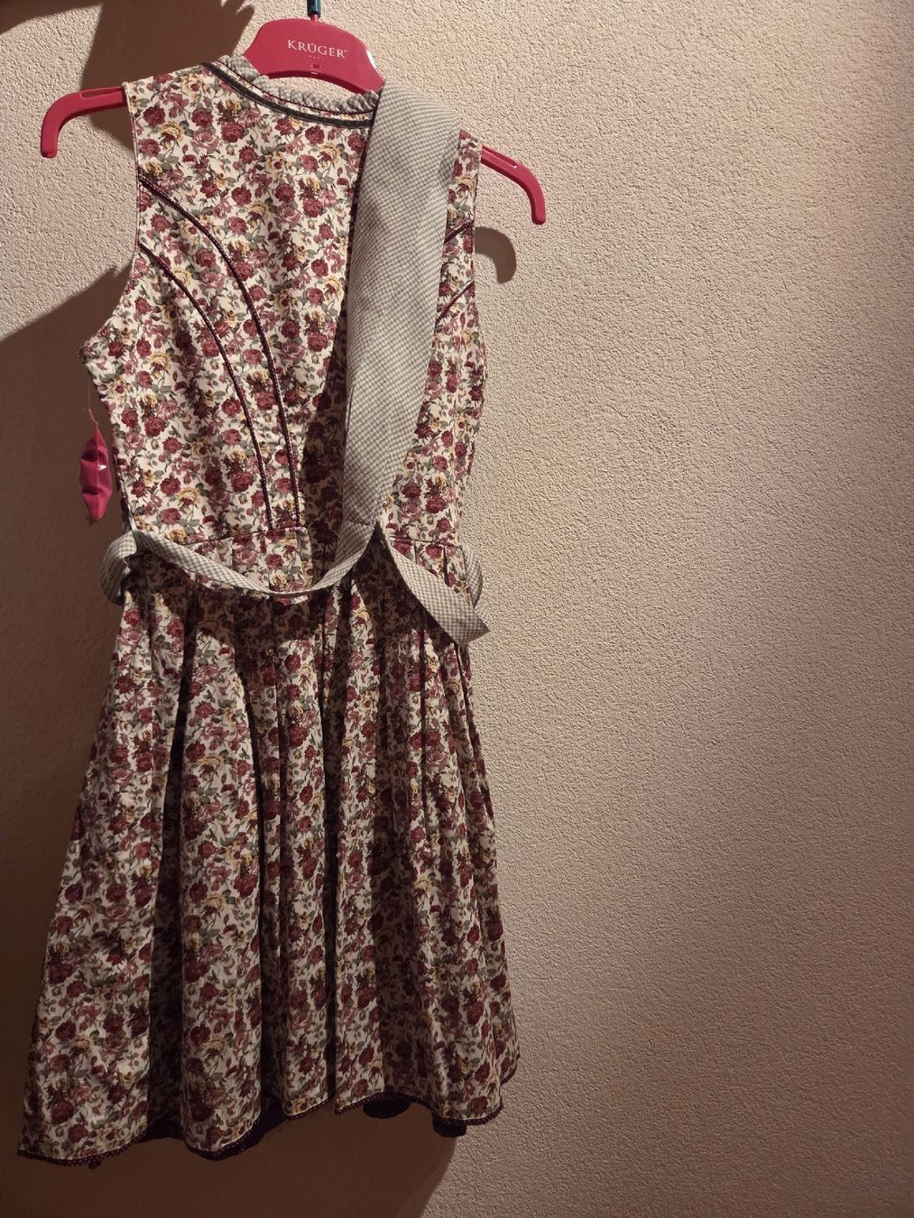 Kostüme: Neues Dirndl – Neu und originalverpackt aus Simplon Dorf von luc_6vrv 1
