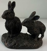 Duo de lapins en résine Minerva fine Arts of London Ltd.