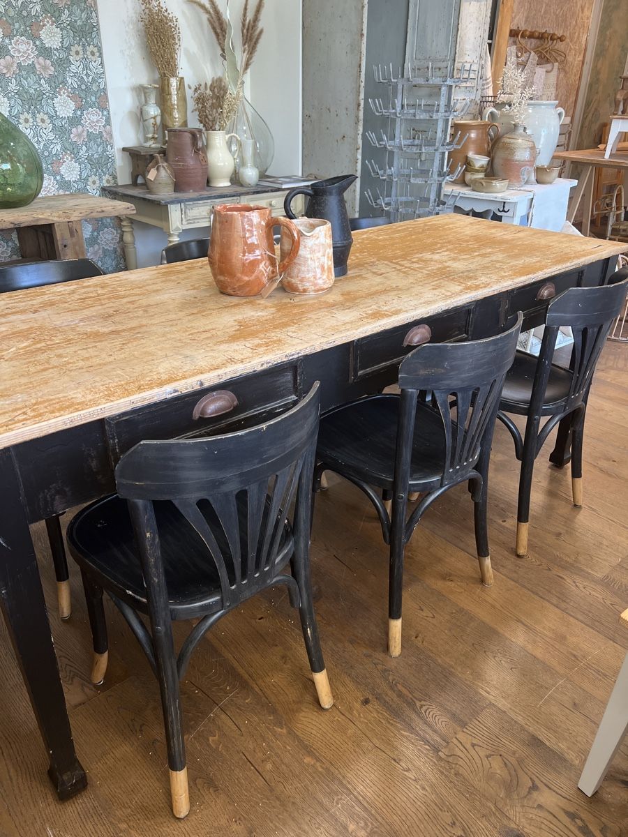 Set di tavolo e panche: Tisch 200cm schwarz mit 6Stühlen alter Tisch – Usato da Sirnach venduto da dasrosahaus