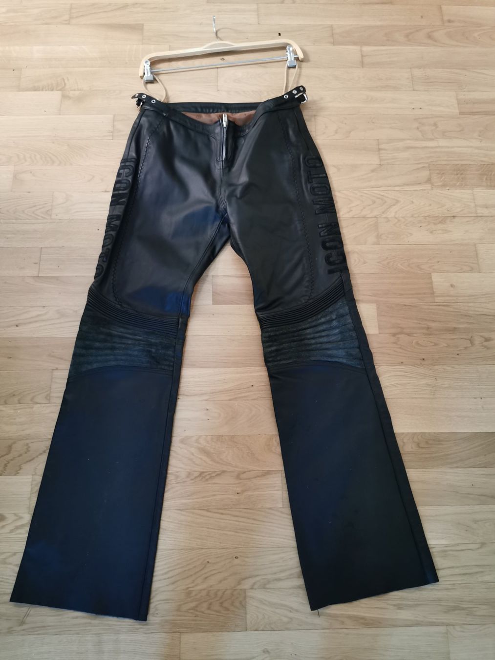 Pantalons: Motorrad Lederhose – D'occasion à Pfäffikon SZ par Maijecka