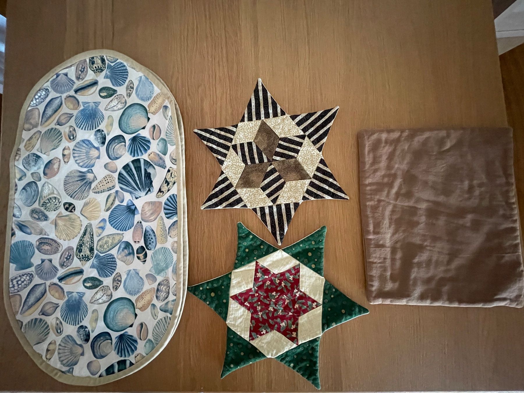 Tutte le decorazioni: Patchwork-Sets:Tischsets, Sterne, Untersetzer, Sommer/Winter – Usato da Winkel venduto da Kade50 2