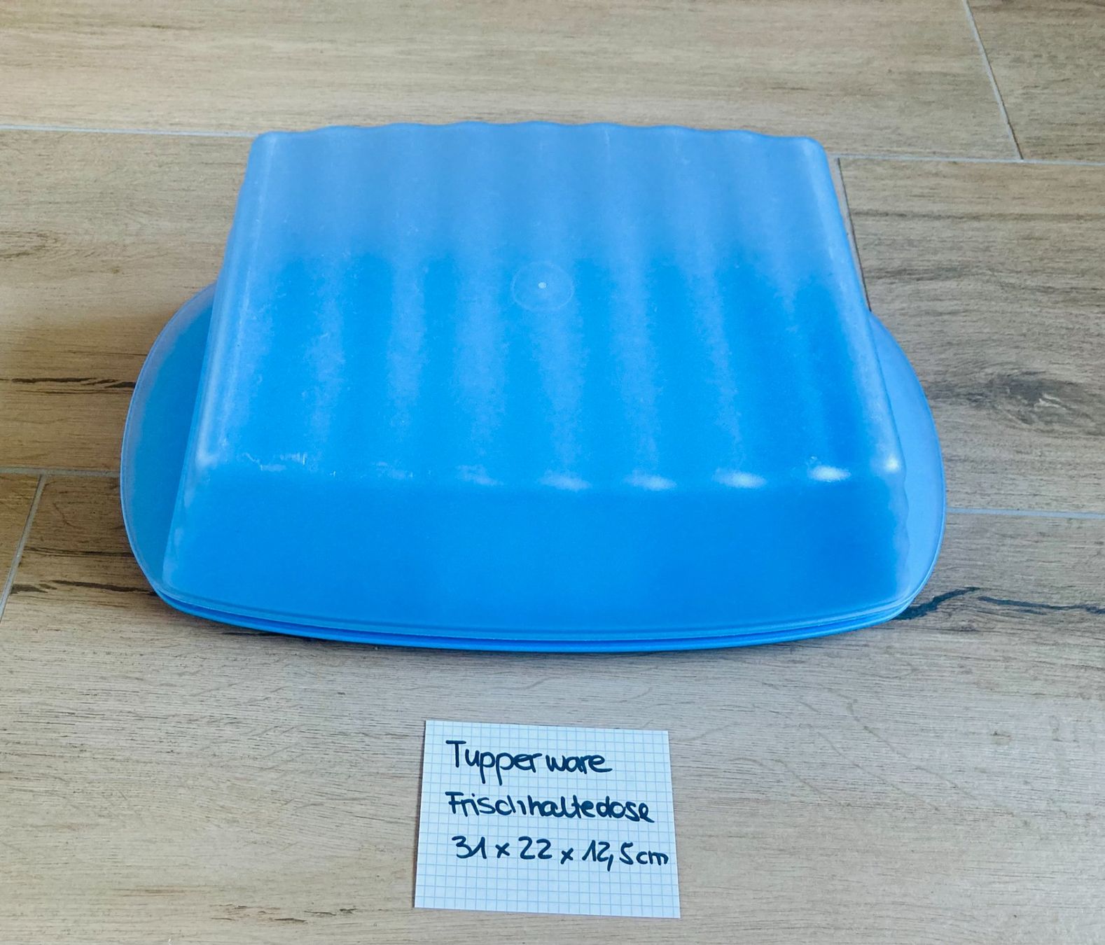 Tupperware Contenitori & Simili: Tupperware Brotkasten Frischhaltedose, blau 31x22cm – Usato da Zuzwil SG venduto da Zaubertipps 1