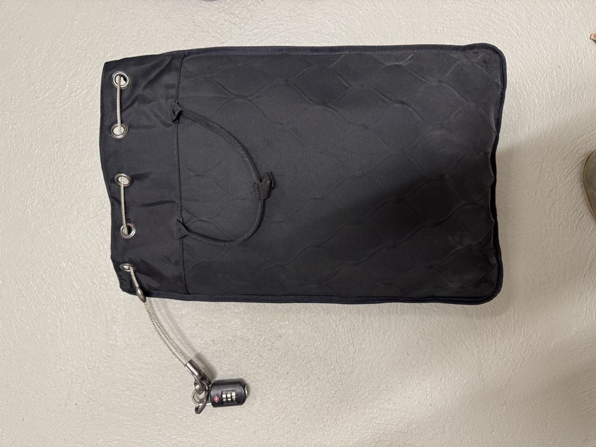 Pacsafe Sacs: Pacsafe Tasche schwarz – Neuf (Voir description) à Stäfa par Kat_25 1