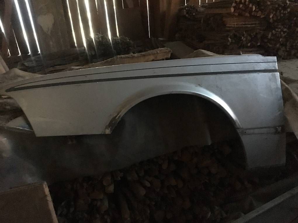 Tutti pezzi di ricambio auto: Bmw e24 Kotflügel – Usato da Rümlang venduto da Kumi52