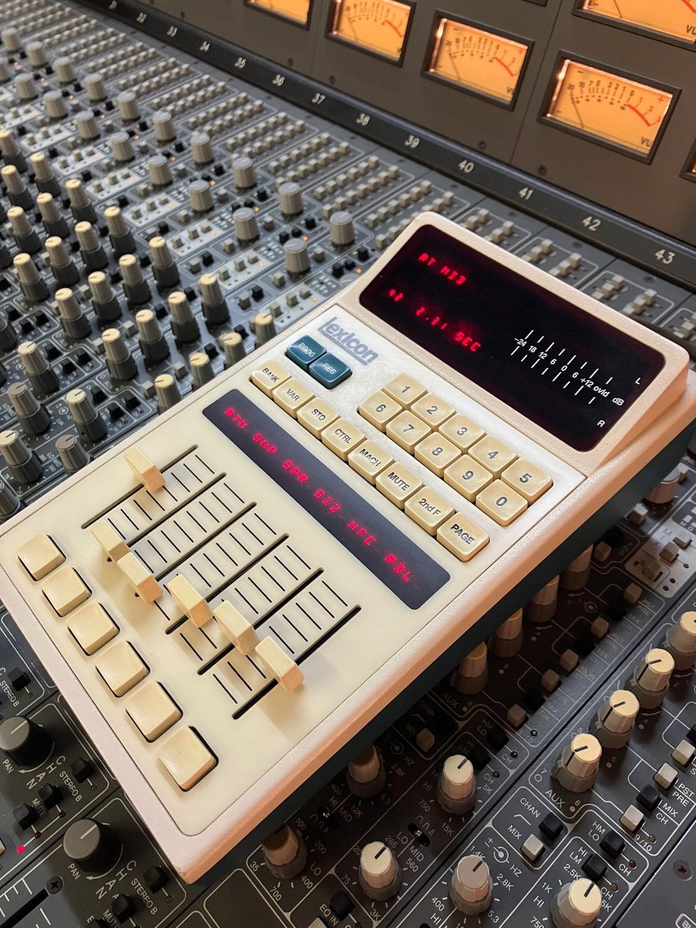 Console di mixaggio: Lexicon 480 L Hallgerät Tonstudioklassiker – Usato da Luzern venduto da Cosmonaut 2