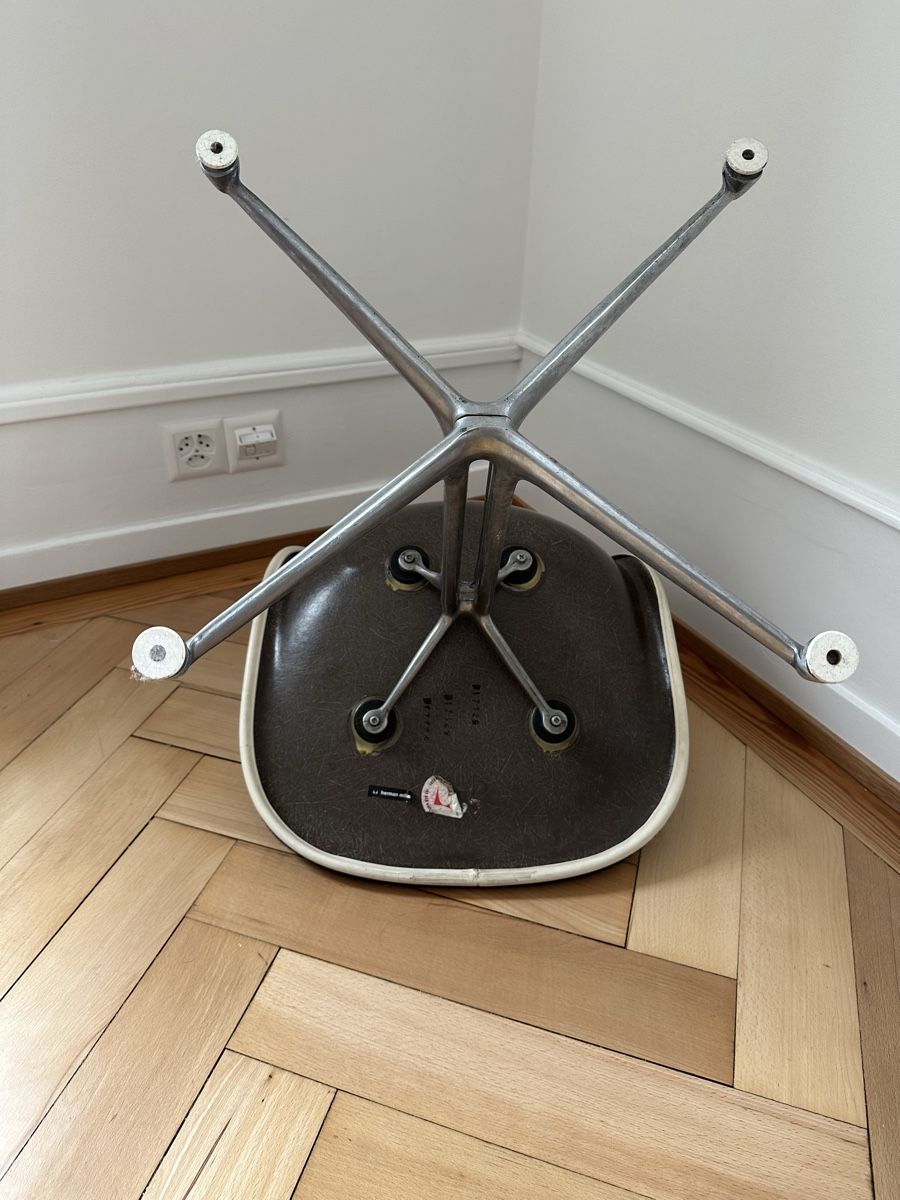 Eames Sedie: Chaise Eames édition Herman Miller – Usato da Genève venduto da jchrmnhnr 4