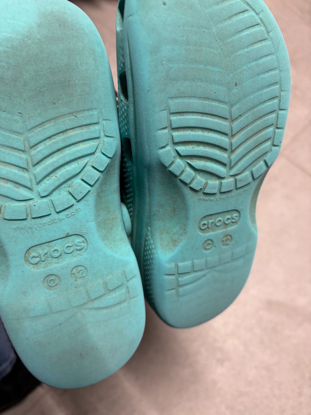 Crocs Schuhe für Jungen: Crocs turquoise taille 12 enfant taille 29 – Gebraucht aus Salvenach von gwenwywar 2