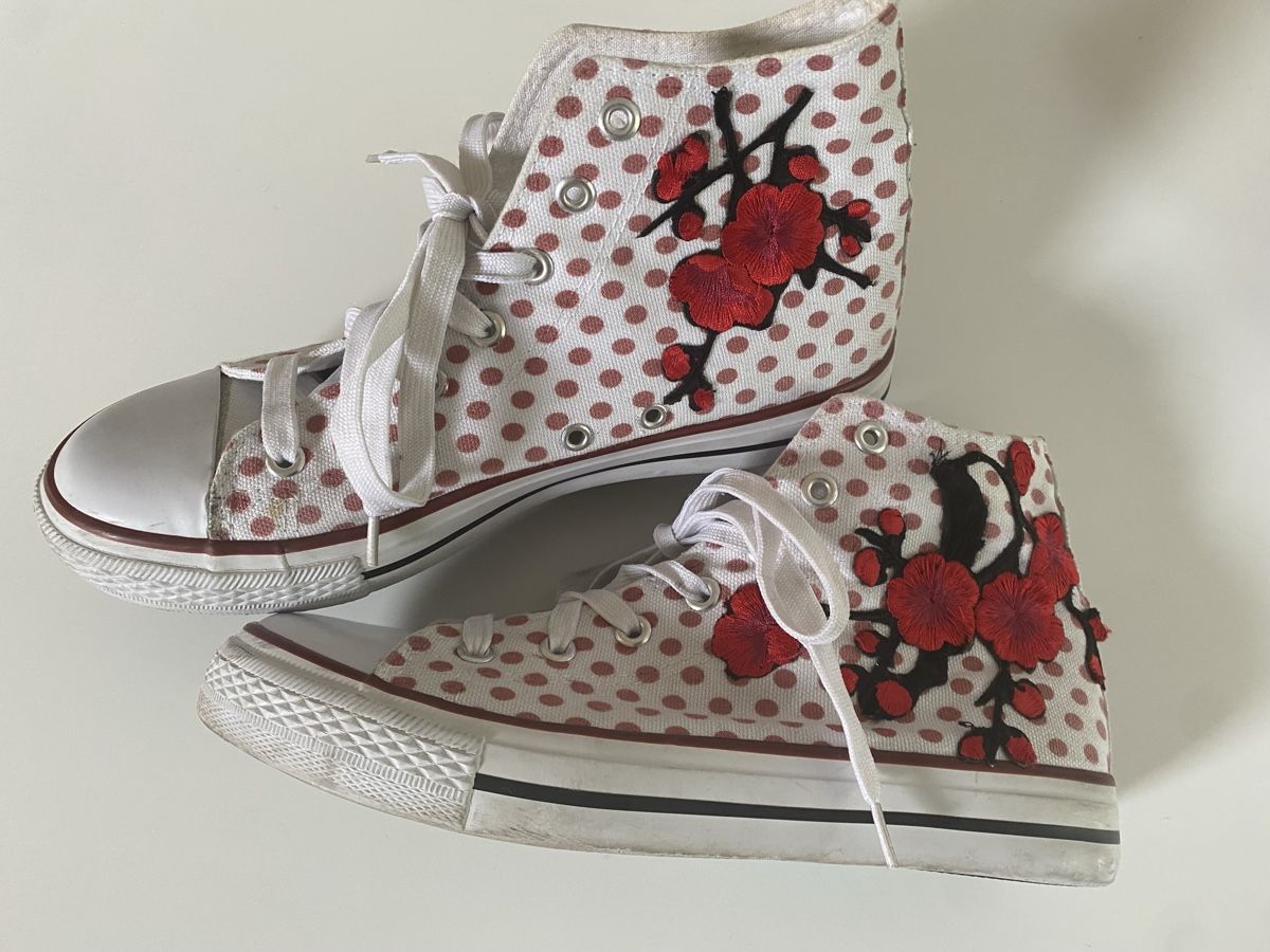 Scarpe da donna: Sneaker Schuhe Gr. 39, mit Blumenmuster – Usato da Aarau venduto da tschitta03