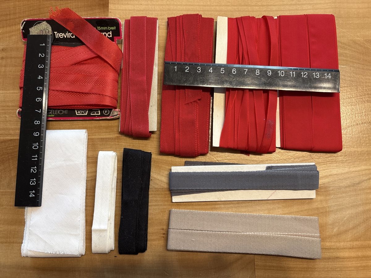 Tessuti: div. Textil Bänder zum nähen – Usato da Rümlang venduto da euqinom16