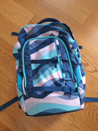 Satch Schulthek Rucksack – Farbig gestreift – guter Zustand