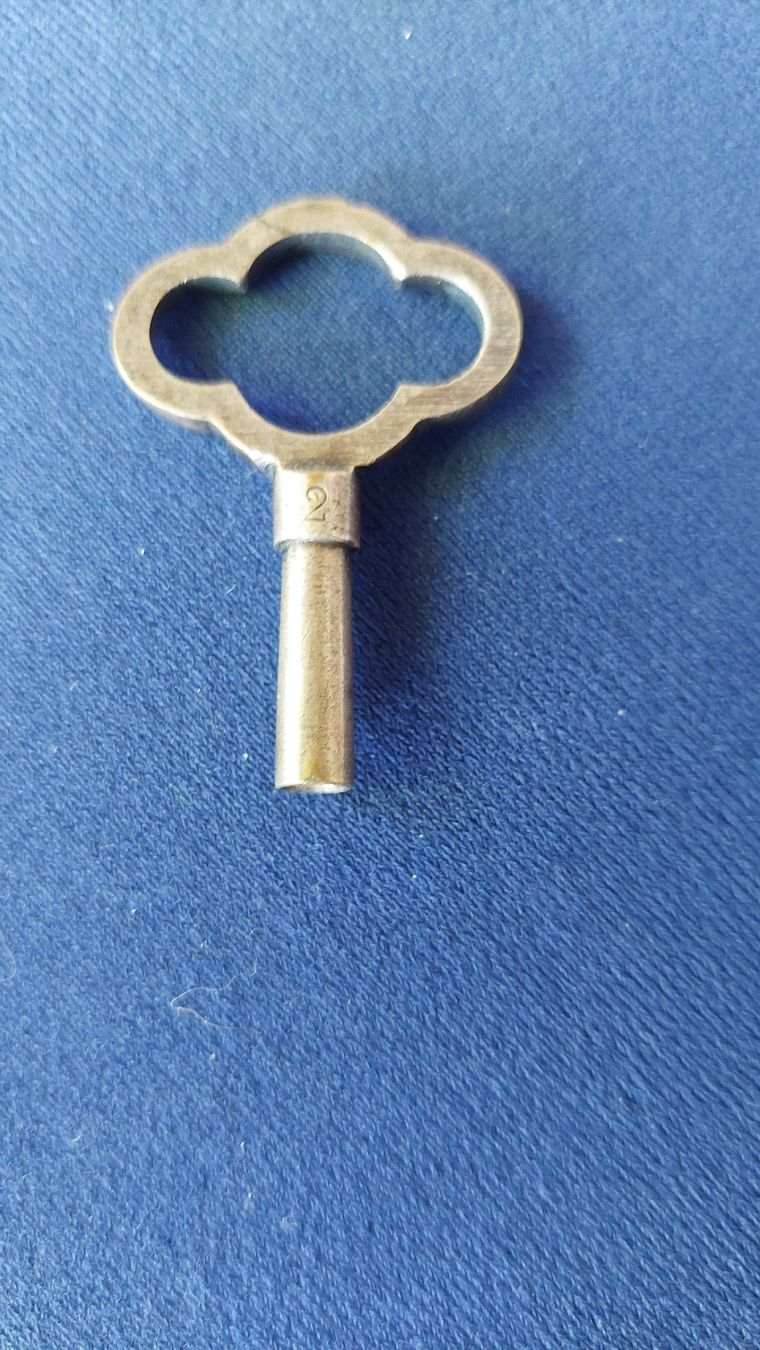 Schlüssel: Lot de 3 clefs pour remonter les pendules – Gebraucht aus Marsens von jogocade 3