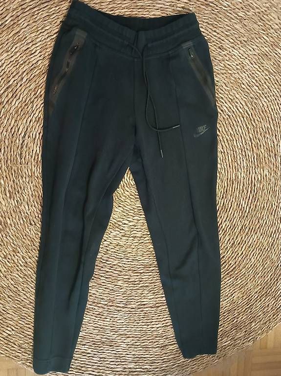 Nike Pantaloni: Trainerhose von Nike mit Details Grösse S – Usato da Zürich venduto da Melianea