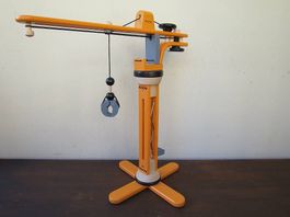 Spielzeug Kran aus Holz von Plantoys