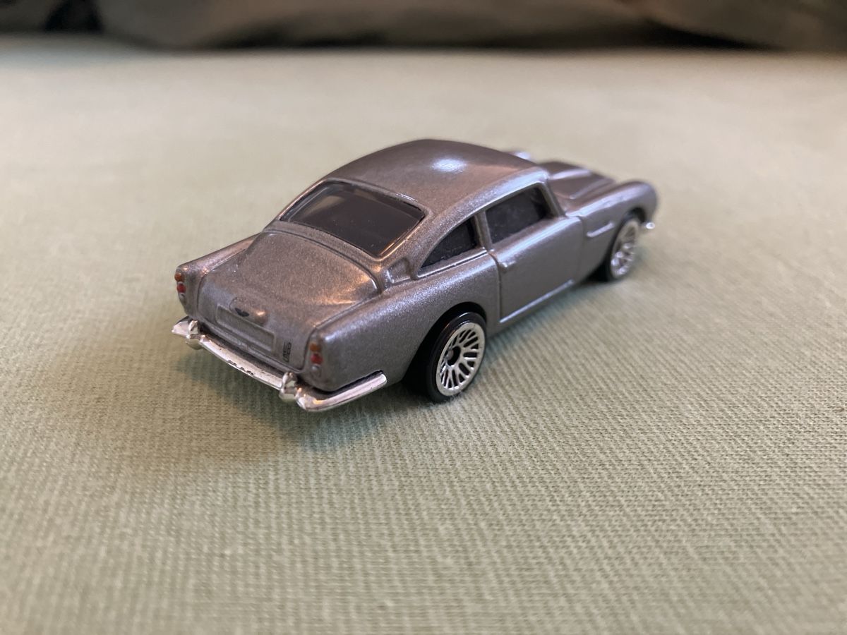 Hot Wheels Modellautos: Hotwheels Aston Martin DB5 – Gebraucht aus Luzern von tra_t8h7 1