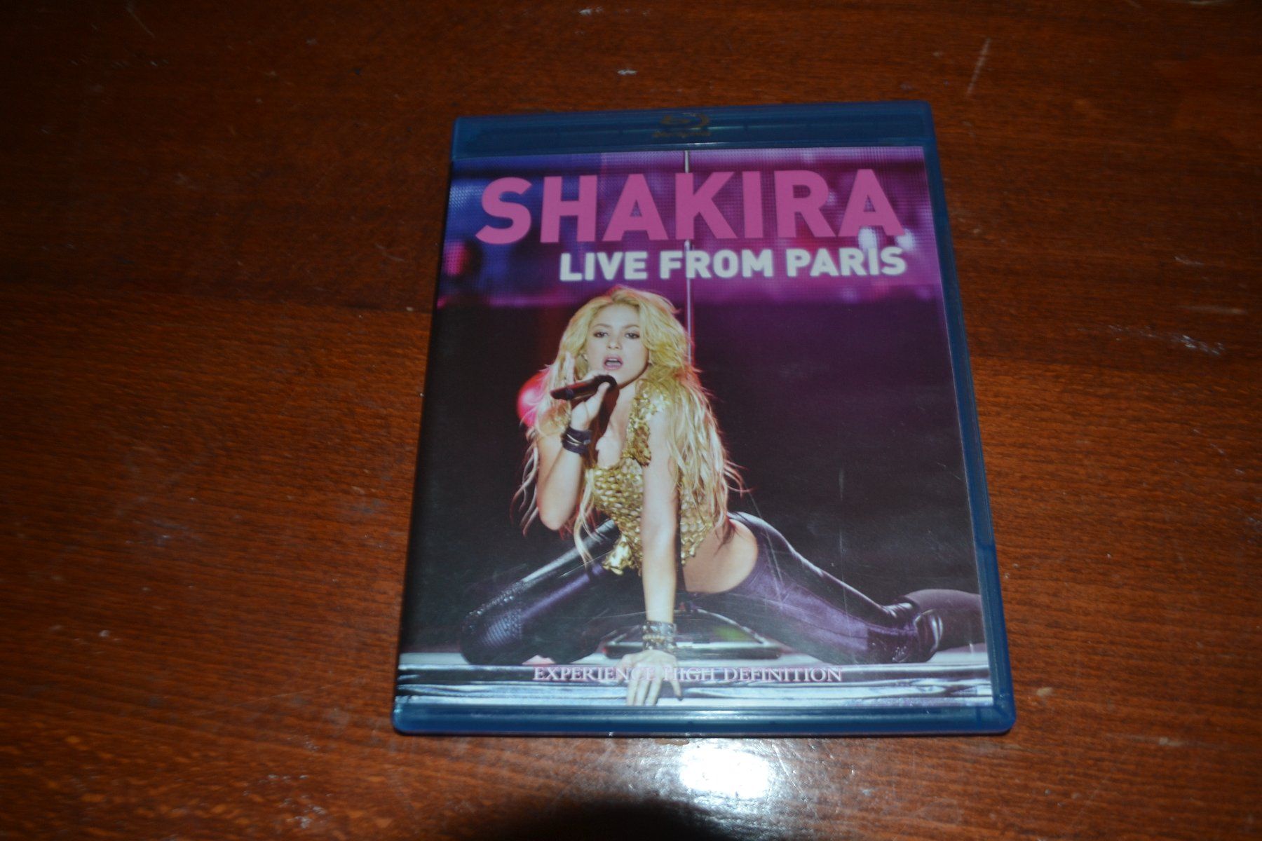 Alle DVDs: Shakira live from Paris – Gebraucht aus Laupen ZH von chefdom