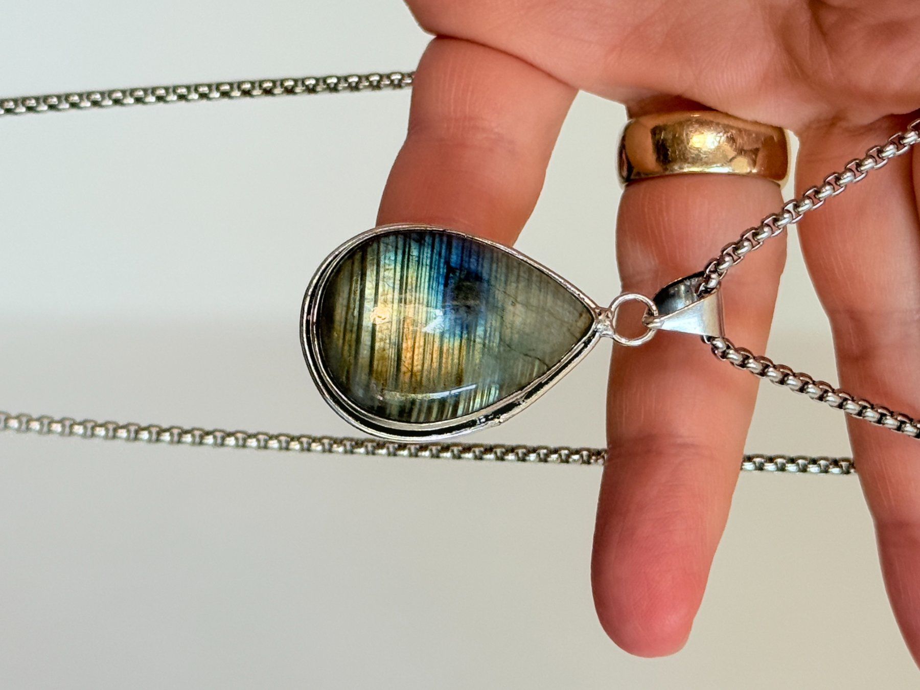 Catenine: Pendentif Labradorite forme goutte neuf – Nuovo e nell'imballaggio originale da Genève venduto da AWWA 5