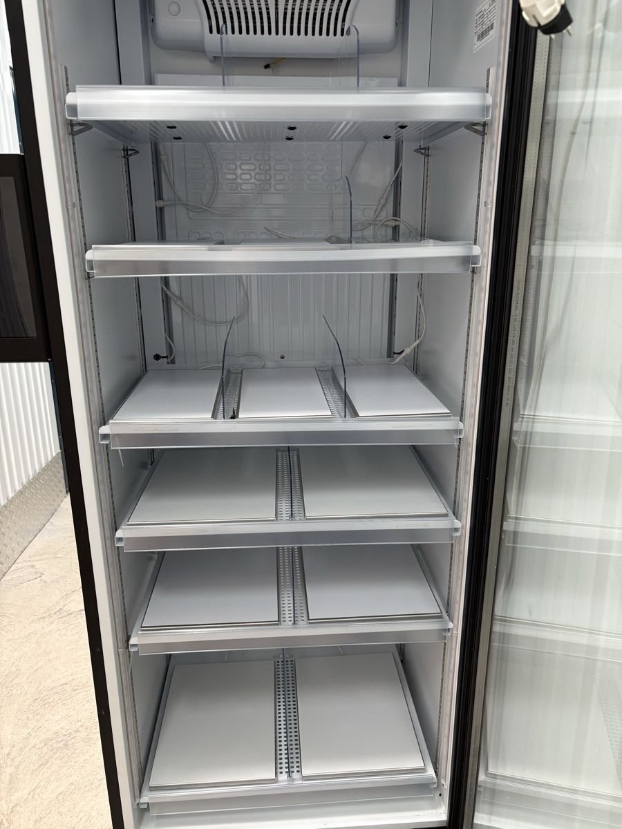 Altro per Gastronomia & Hotel: Verkaufsautomat mit Touchscreen / Getränkeautomat – Usato da Zwingen venduto da apu_pfc2 1