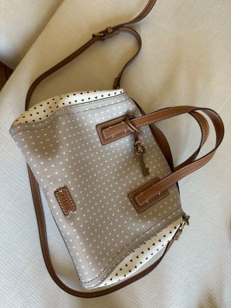 Fossil Handtasche beige mit Herzmuster gebraucht Zustand