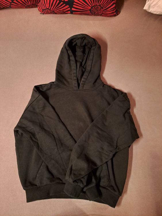 Pulls & Sweat-shirts: Sweat à capuche noir – D'occasion à Morges par kutabeach