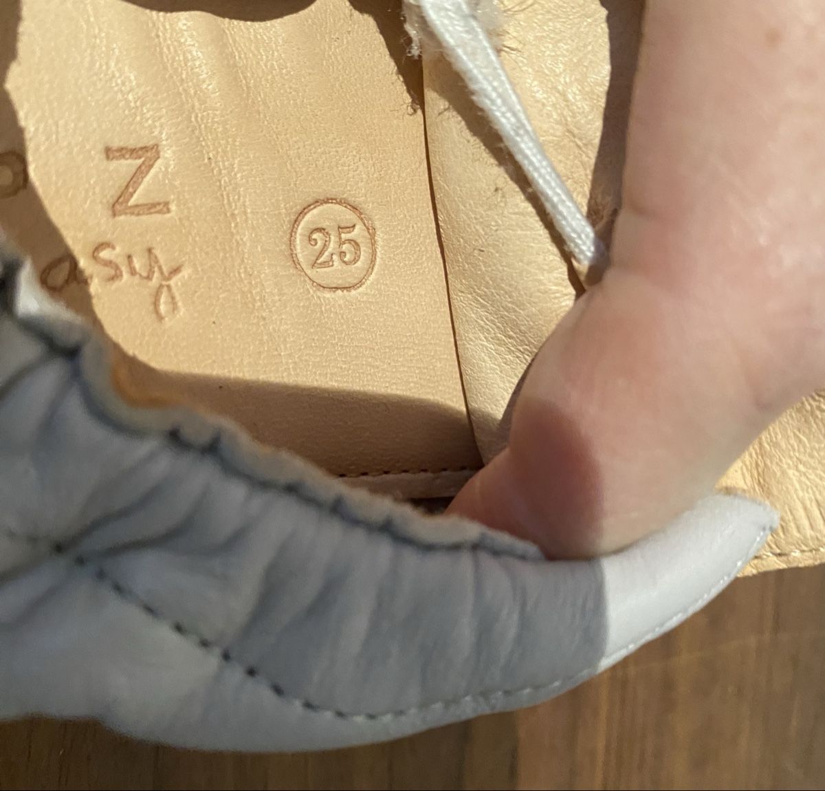 Scarpe per ragazzi: Lederfinken Hausschuhe Gr. 25 – Usato da Urdorf venduto da Tjara65 2