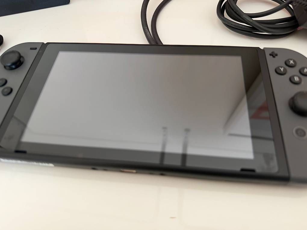 Nintendo Console: Nintendo Switch (1. Gen) – Usato da Zürich venduto da bbe_5lr2 1