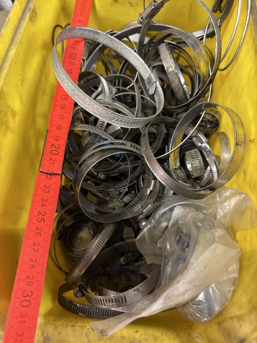 Accessori per altri veicoli: Kiste voll mit Schlauchschellen – Usato da Meienberg venduto da sony252 1