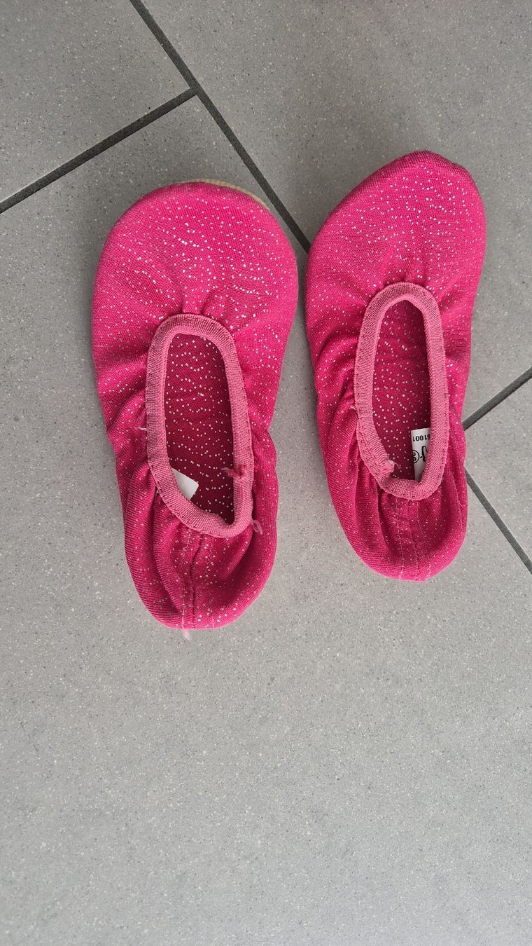 Scarpe per ragazze: Pinke Turnschläppli, Grösse 26 – Usato da Würenlingen venduto da mwimmer 1