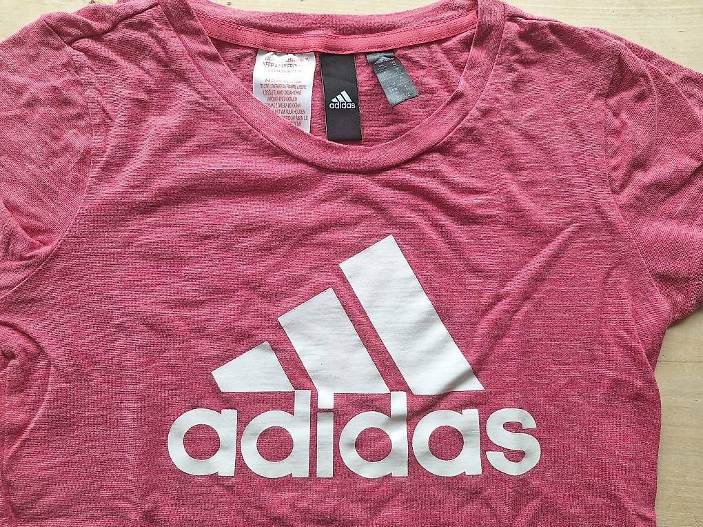 Blusen, T-Shirts & Tops: Sportshirt Adidas Gr.152 – Gebraucht aus Seewis-Dorf von GAGAGAGSGAGA 1
