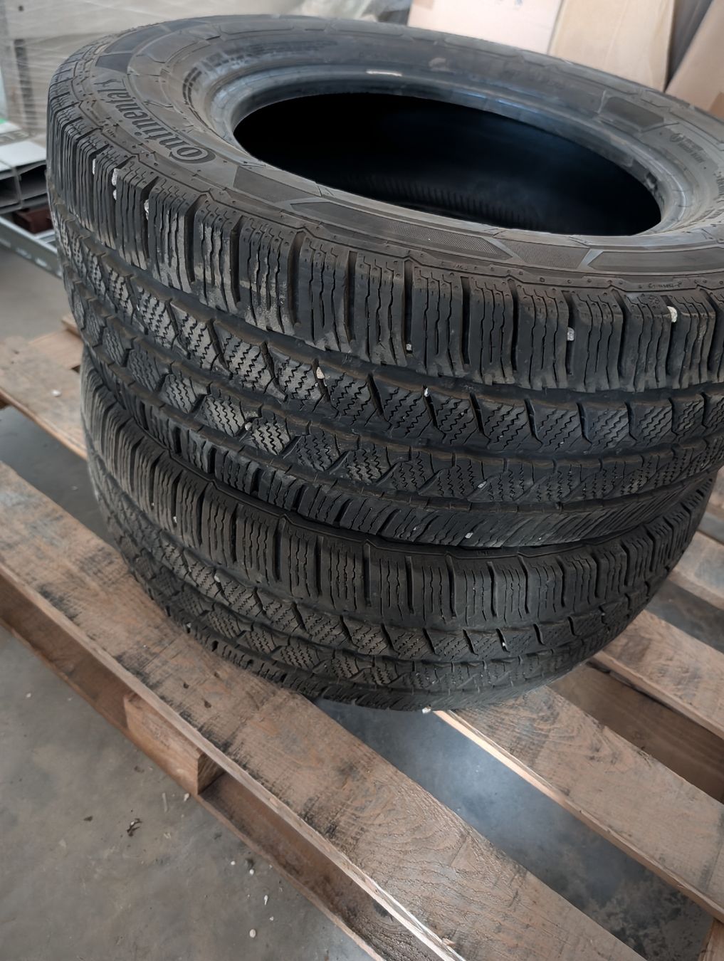 Continental Pneumatici & Ruote complete: 2x Continental VanContact Winter 235/65 R16 C – Usato da La Place (Ayent) venduto da s4c4 1