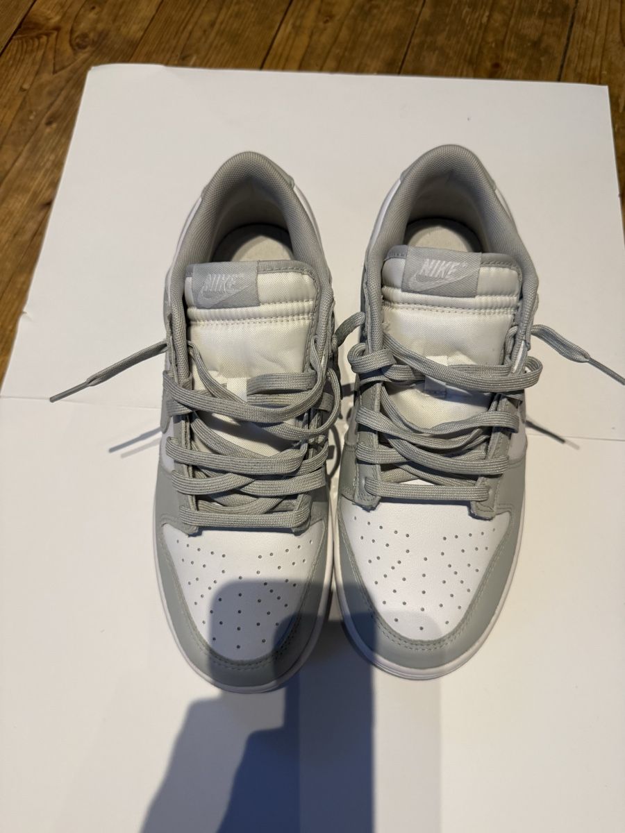 Nike Scarpe da uomo: Nike Dunk Low Photon Dust, Top Zustand, Grösse 43 – Nuovo (secondo la descrizione) da Rodersdorf venduto da Everything.ch