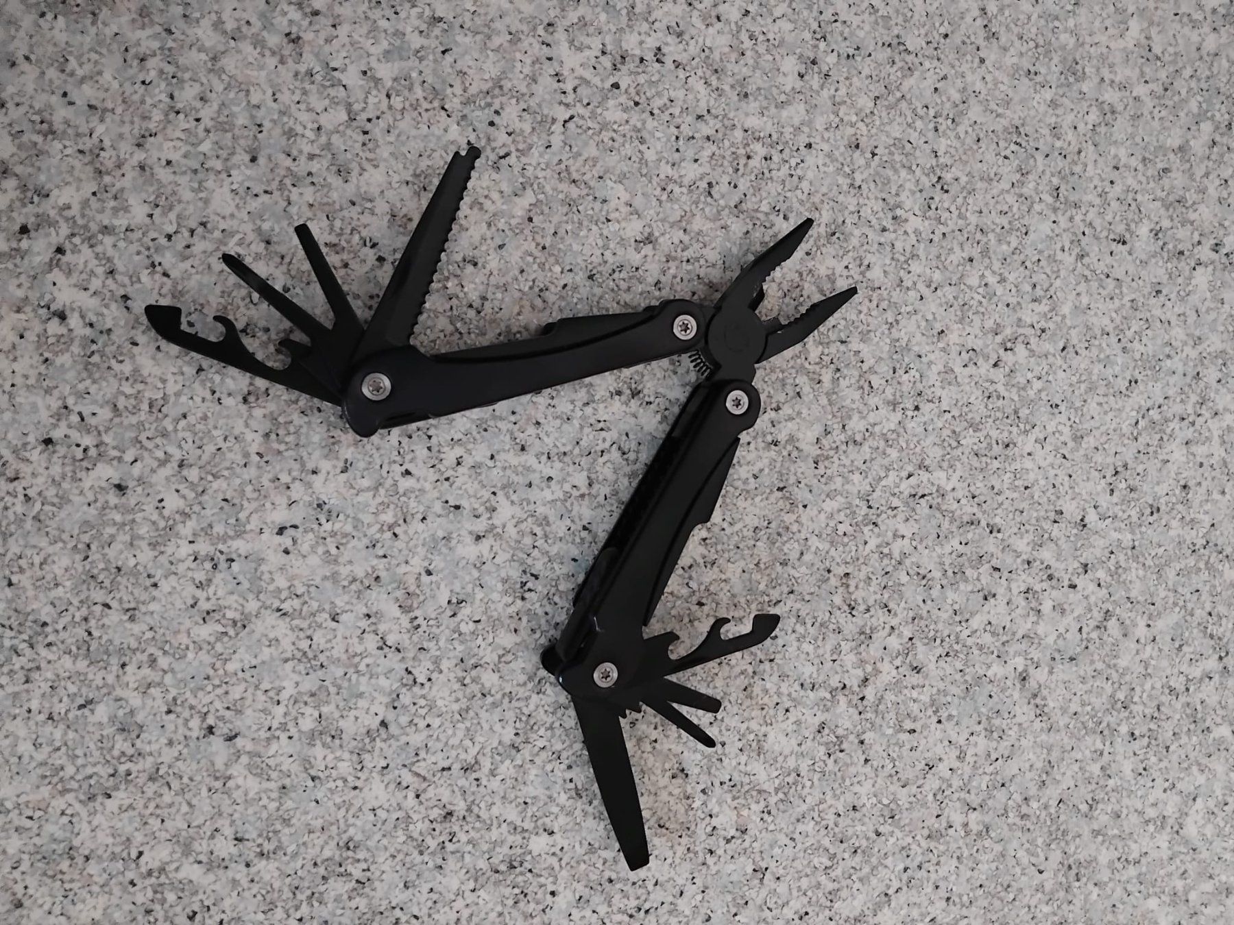 Alle Werkzeuge: Multitool schwarz neuwertig – Neu und originalverpackt aus Ruswil von Swissflip
