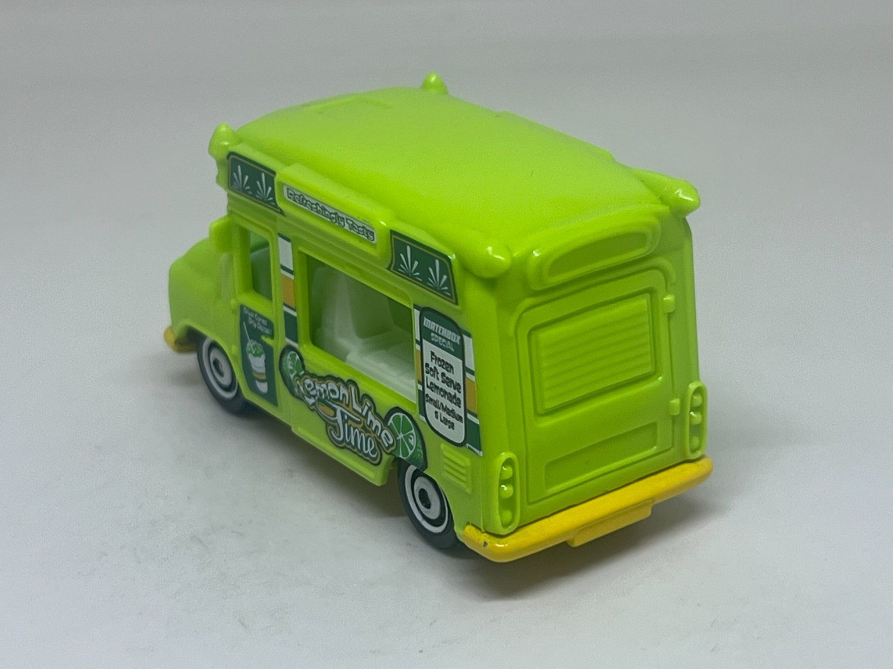 Matchbox Modellini d'auto: Matchbox Ice Cream Van #373 – Usato da Wildegg venduto da LaaBoutique 2