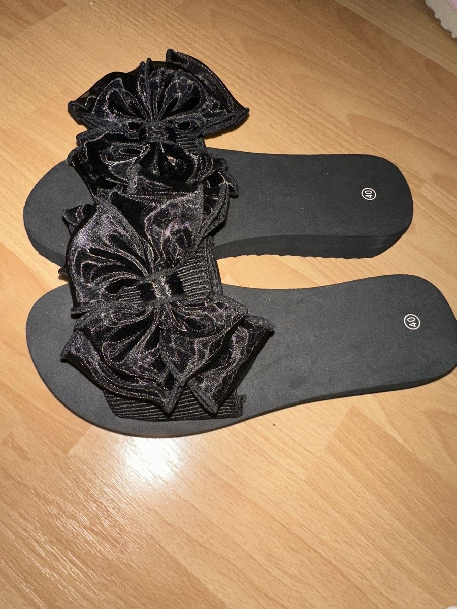 Scarpe da donna: No brand slippers – Nuovo (secondo la descrizione) da Winterthur venduto da hachiscutecloset 2
