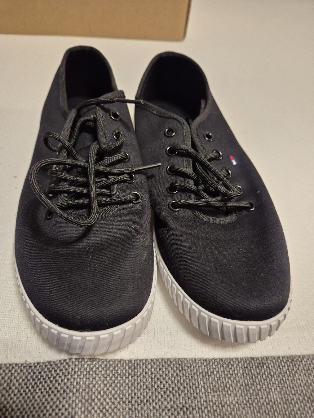 Tommy Hilfiger Scarpe da donna: Tommy Hilfiger Damenschuhe, Grösse 39, – Usato da Ebikon venduto da Familiekunterbunt 1