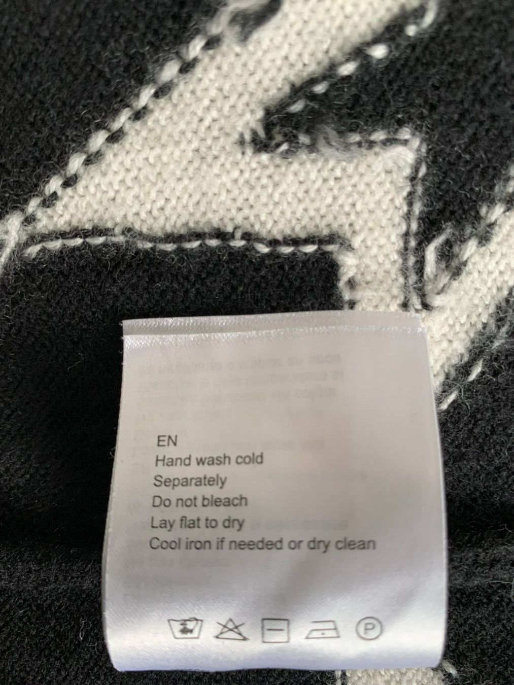 Maglioni & Felpe: PERFECT MOMENT: Neuer exklusiver schwarzer Pullover, S – Nuovo (secondo la descrizione) da Luzern venduto da designluzern 7