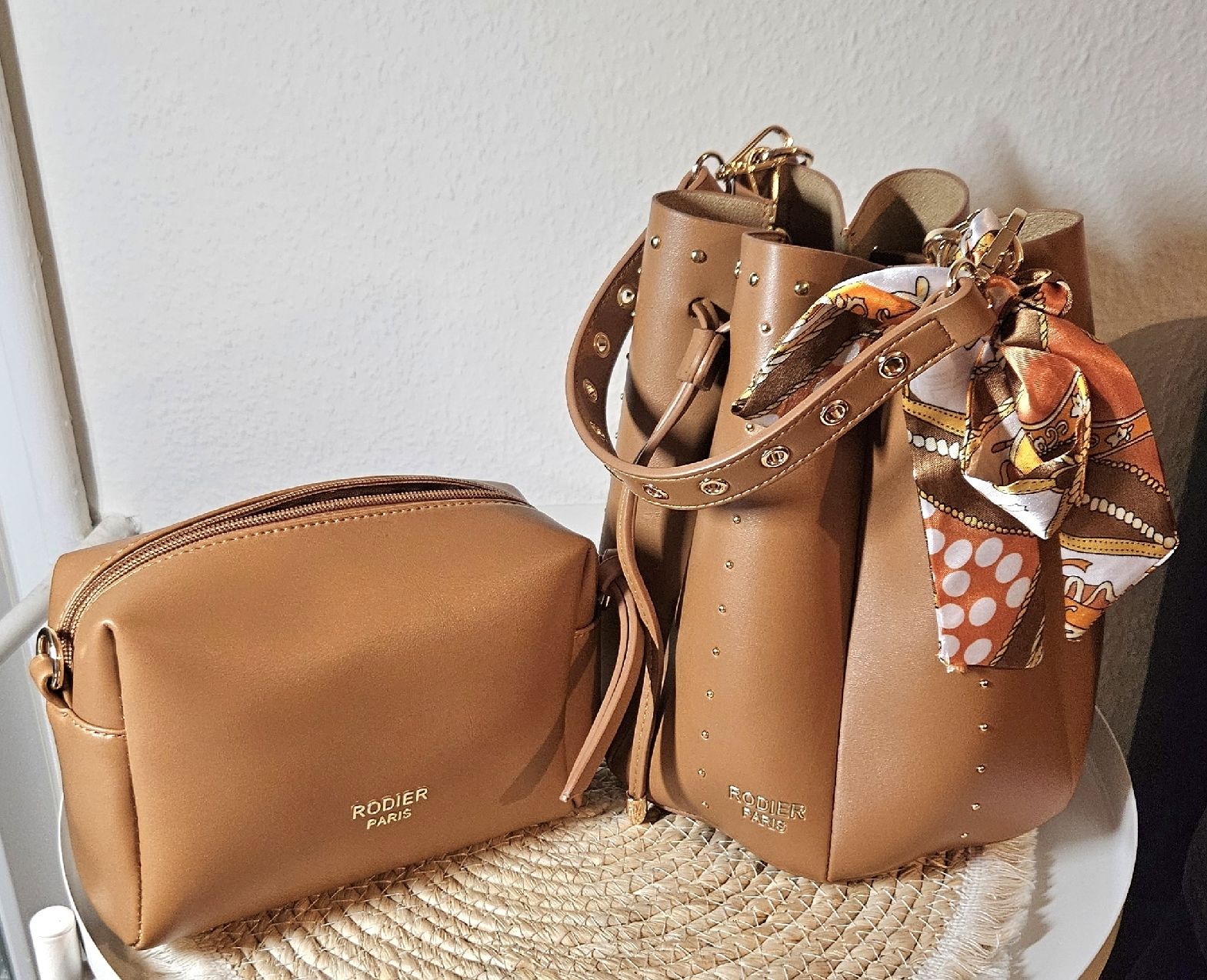Autres vêtements & accessoires: Sac à main avec trousse NEUF – Neuf avec emballage d'origine à Nyon par nay_y72c 4