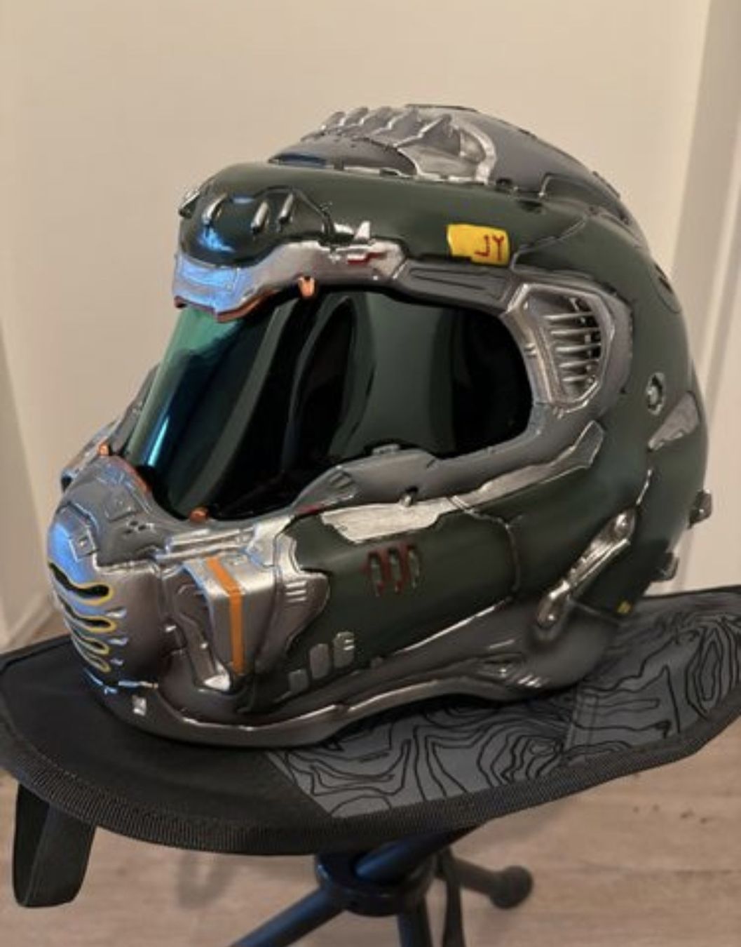 Masken: Doom Eternal Slayer Helm  – Neu (gemäss Beschreibung) aus Zürich von Serz 1