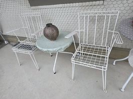 Zwei Gartenstühle 