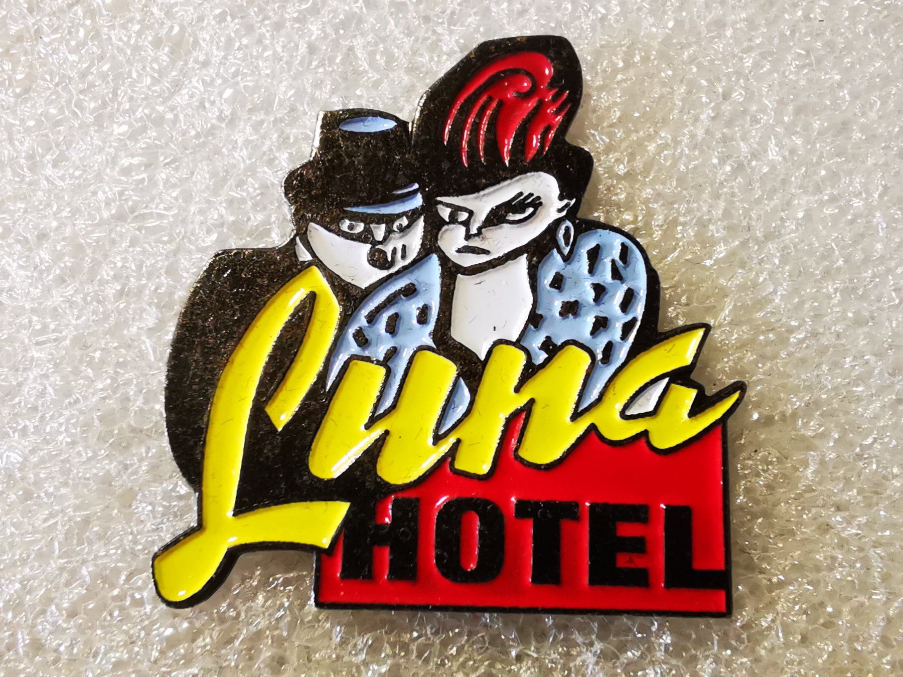 Placchette & Badge: Ansteckpin 160: Luna Hotel – Usato da Oppligen venduto da Pin-Fall-Shop