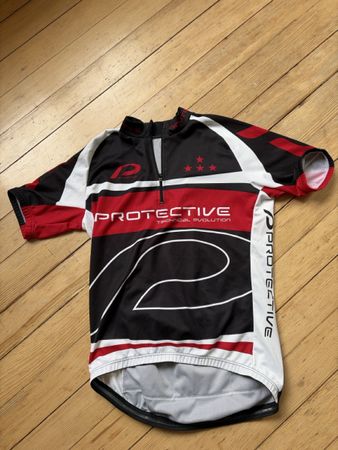 Radtrikot Protective Technical Evolution schwarz rot