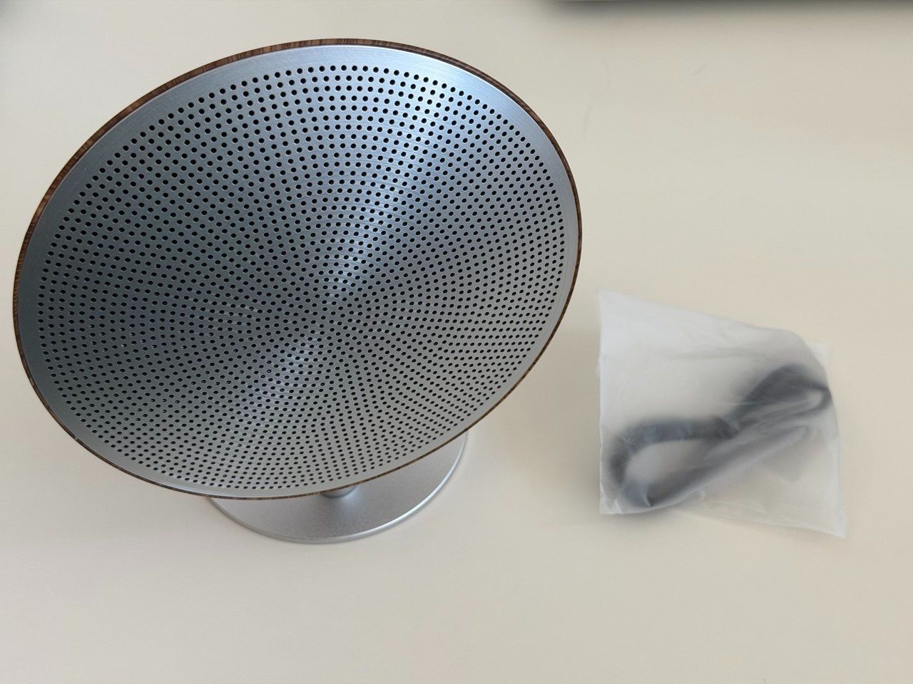 Casse acustiche: Bluetooth Lautsprecher Silber – Neu – Nuovo e nell'imballaggio originale da Brüttisellen venduto da itprofisgroup 1