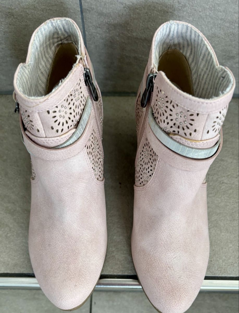 Tom Tailor Scarpe da donna: NEU: Rosa Stiefeletten mit Absatz, Tom Tailor Gr. 38 – Nuovo e nell'imballaggio originale da Oberdorf SO venduto da misijael 2