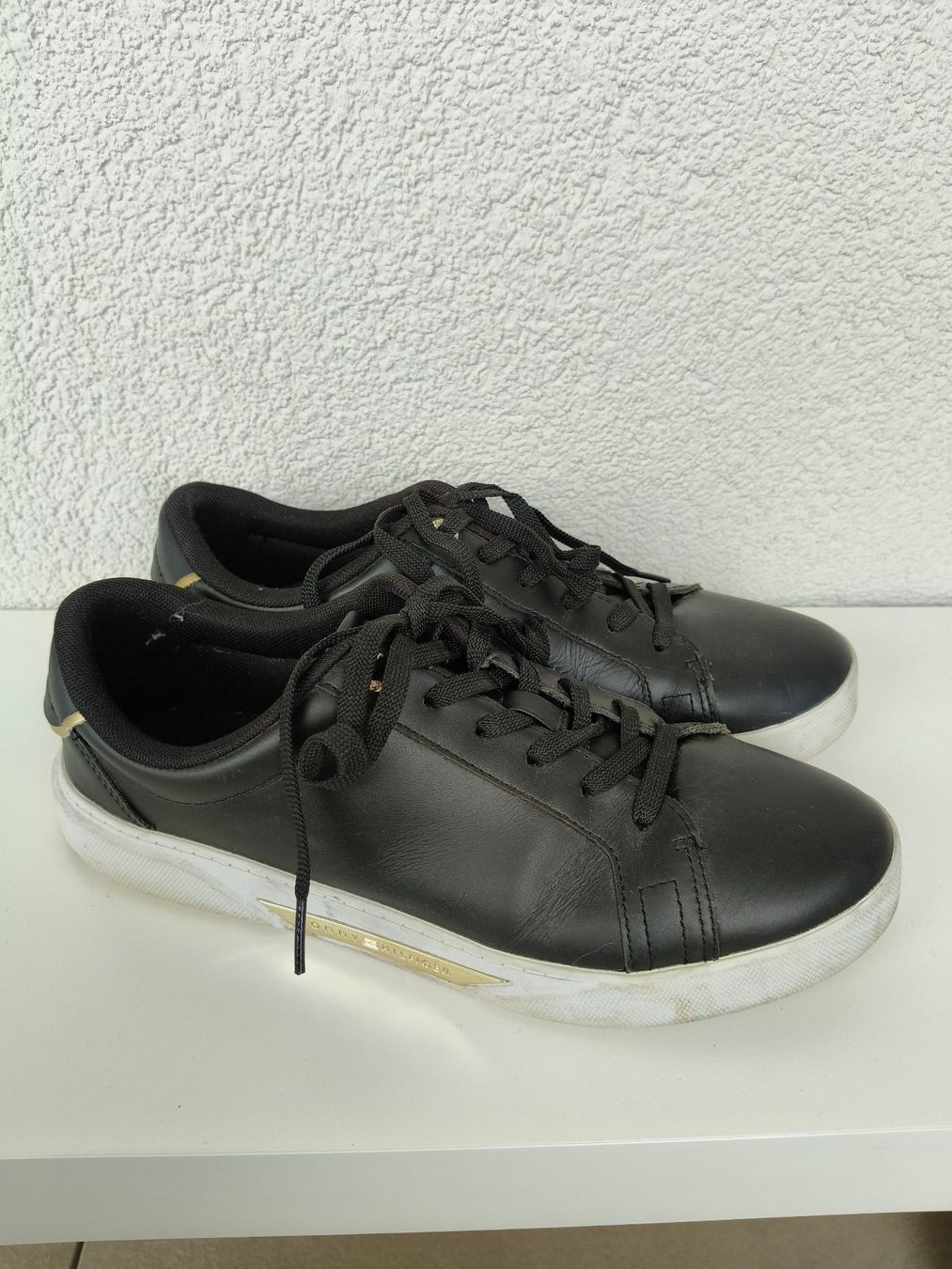 Tommy Hilfiger Chaussures hommes: Baskets noires Tommy Hilfiger 41 – D'occasion à Monthey par lesaffairesdecamille 5